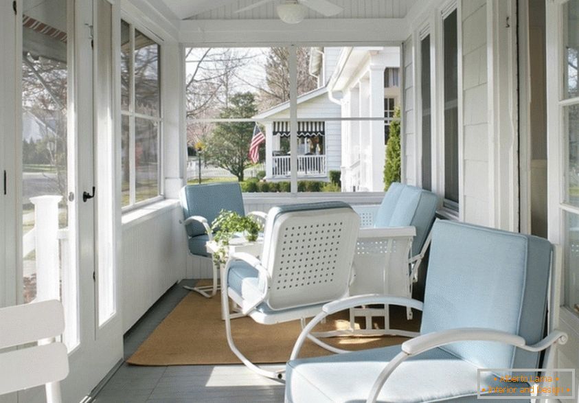 A veranda belsőépítészeti stílusa vintage stílusban