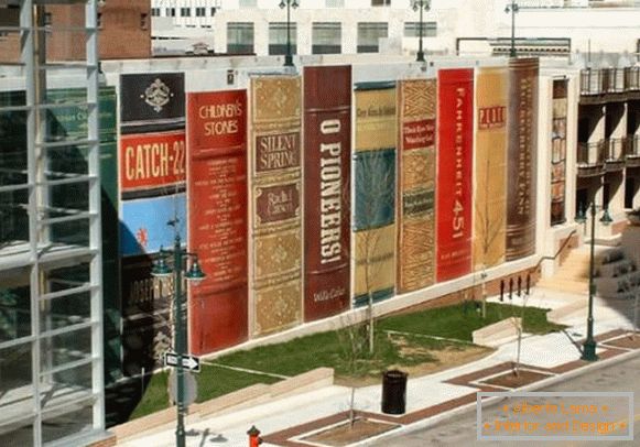 A Kansas City közösség, a közkönyvtár könyvespolcja