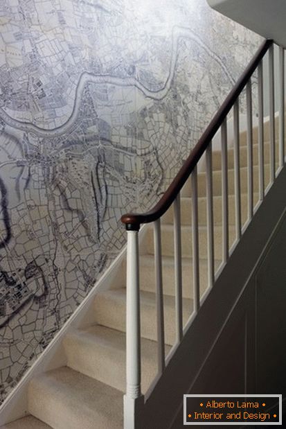 a fal szokatlan designja London térképével