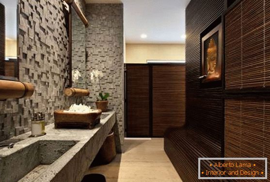 Fürdőszoba ázsiai motívumokkal és természetes textúrákkal