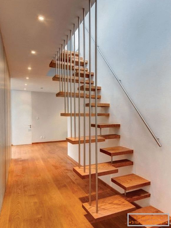 Egyedülálló fa lépcsők minimalista vasúti fából készült rejtett lámpák