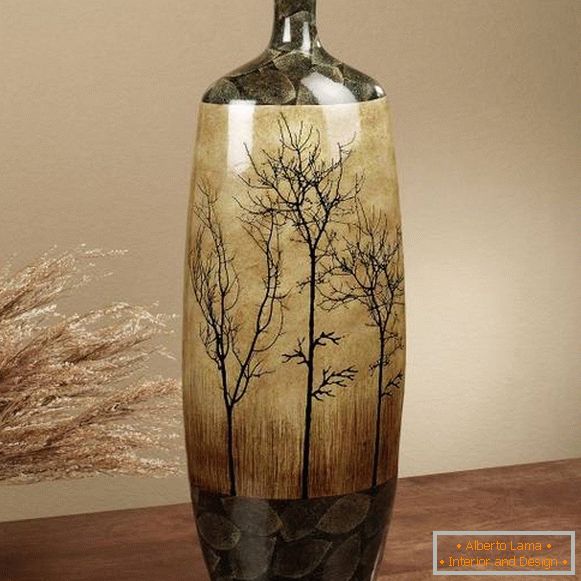 Gyönyörű szabadtéri váza egy képzel