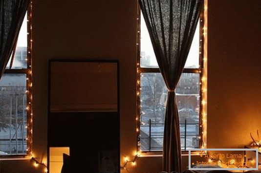 Stílusos, háttérvilágítású ablakok a hálószobában