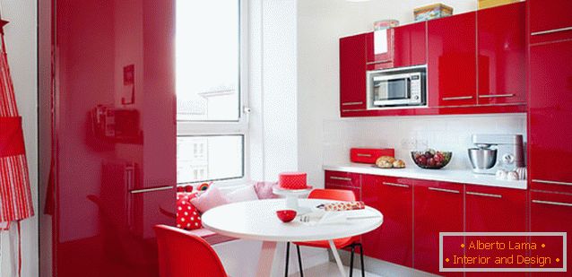 Juicy piros és fehér konyha design