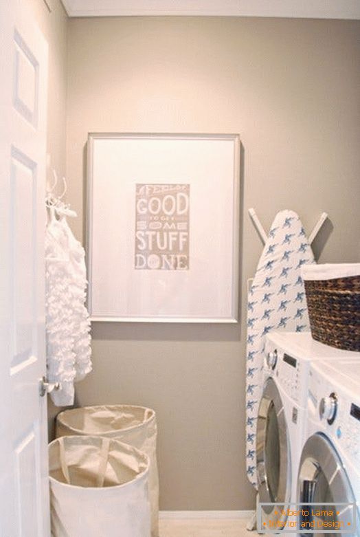Az ötlet egy kis lakás tárolására: egy fürdőszoba vagy egy mosoda