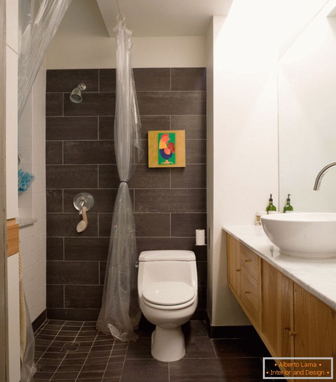 Kültéri zuhanyzó a kombinált fürdőszobában