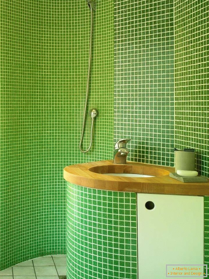 Zöld csempe a fürdőszobában
