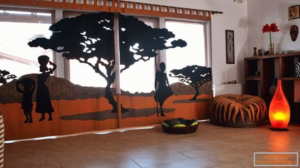 Az afrikai stílusú belső tér világos színekben