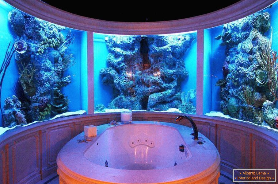 Akvárium a fürdő falaiban