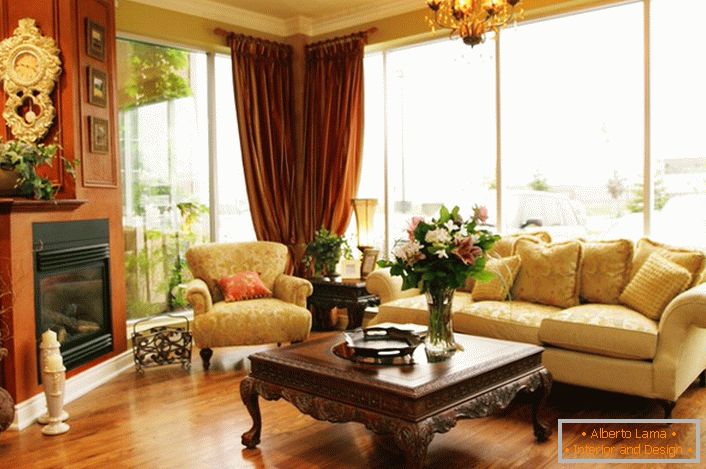 Egy hangulatos nappali egy modern házban. Kandalló és bútor angol nyelven.