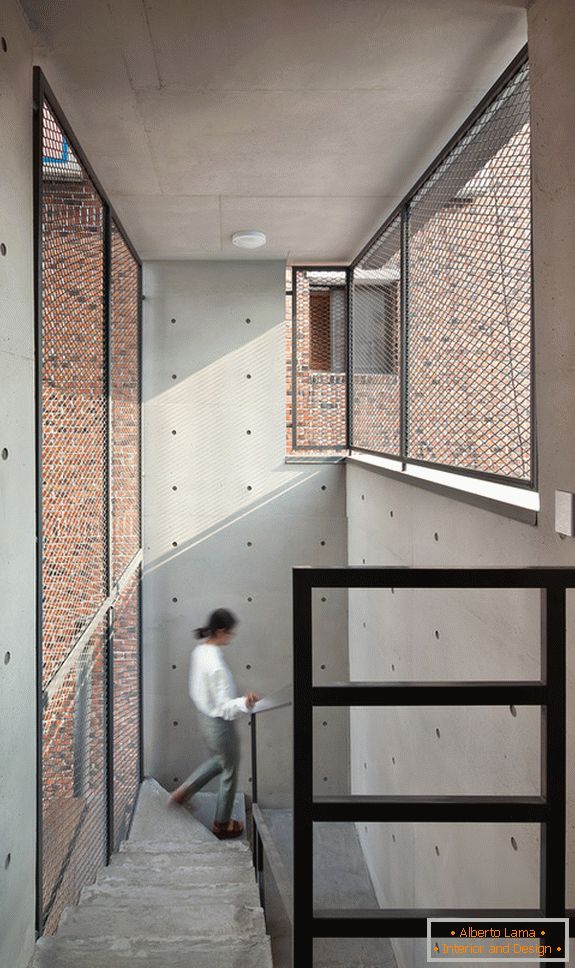 Építészet egy kis téren: egy lépcsőház