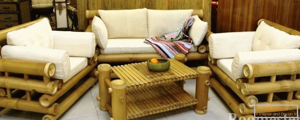 Bambusz bútorok párnákkal