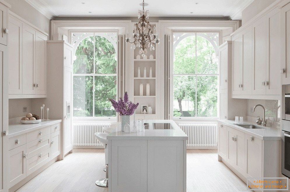 Eredeti ablakok в белой кухне