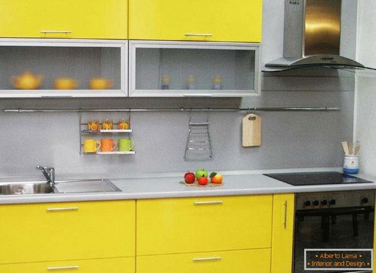 Modern konyha beépített készülékekkel