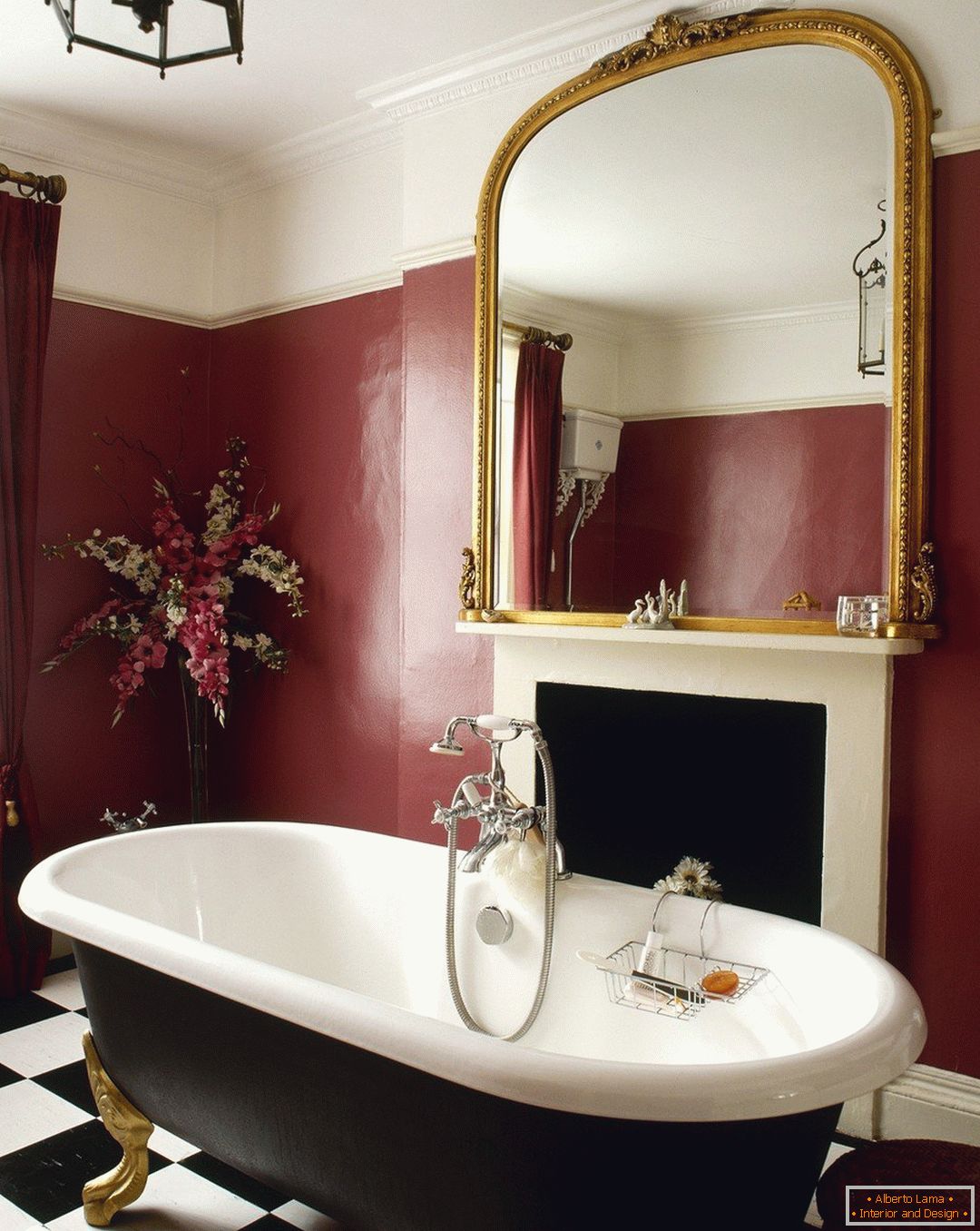 Fali vörösbor szín a fürdőszobában