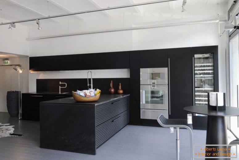 fekete-festett fából készült konyha-kabinet_ fekete-festett-fa-konyha-sziget-fekete-festett-fa-display-szekrény világosszürke-festett-fa padló alumínium-keret-tolóajtó
