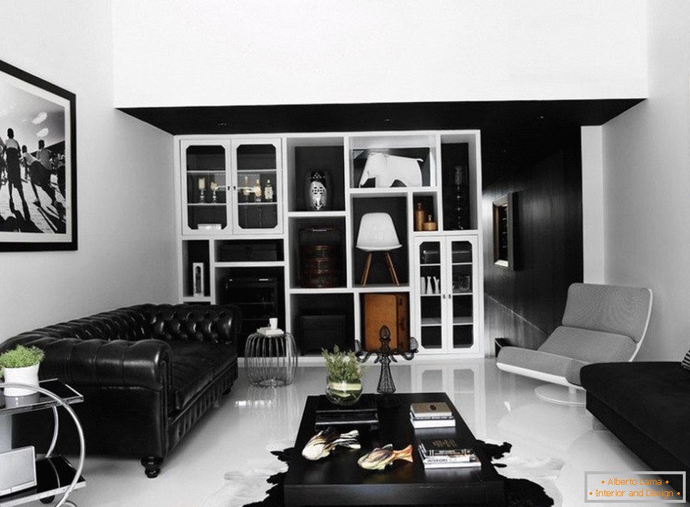 Fehér padló és fekete bútor