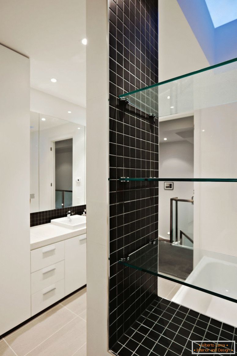 Fekete-fehér fürdőszoba