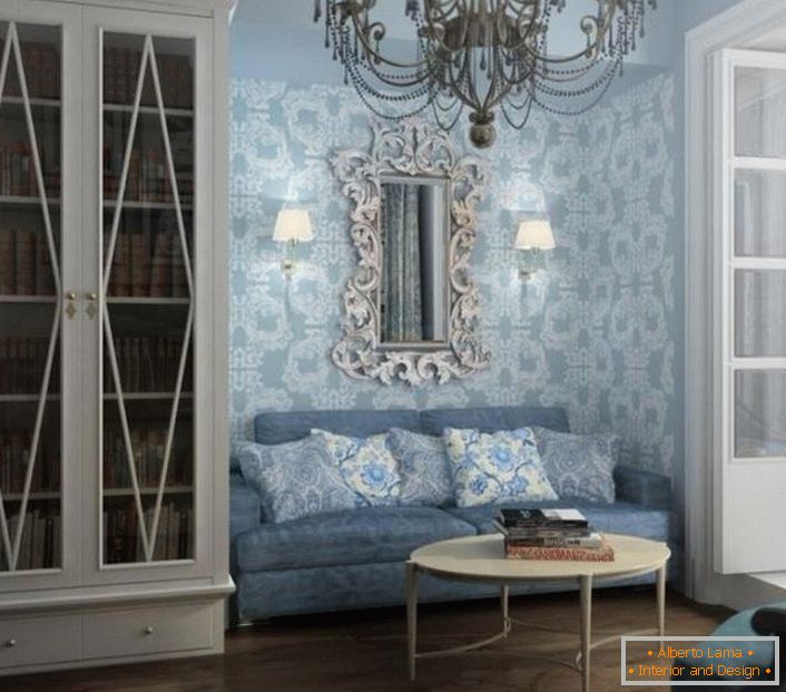 Vendég szoba kék árnyalatú. A falfestést a barokk stílus követelményeinek megfelelően választják ki.