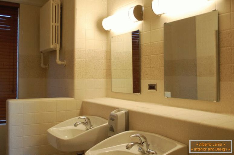 csábító-belső-ötletek-of-keskeny fürdőszoba-mutató-twin-fehér porcelán mosdó-és tér-fali tükör-keret nélküli használó úszó-megvilágítsa-hosszú hiúság lámpák-mérkőzések