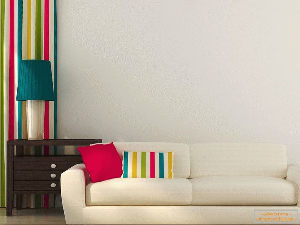 Az egyéni színű dekorációs tárgyak egy unalmas belsőséget alakíthatnak ki