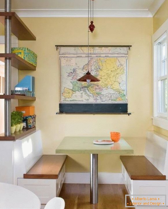 Földrajzi térkép a konyhában