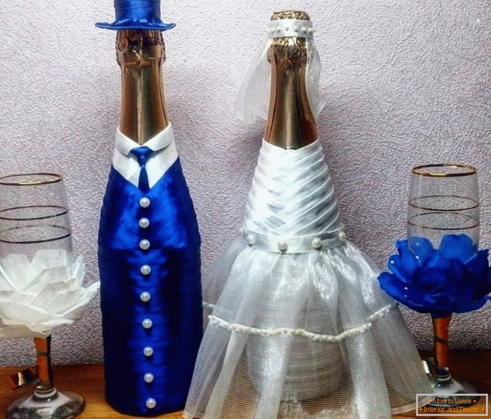 Esküvői palackok a menyasszony és a vőlegény illataiban