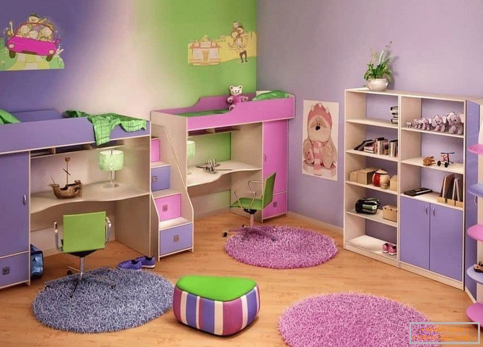 Fényes gyermekszoba különböző nemű gyermekek számára Hruscsovban
