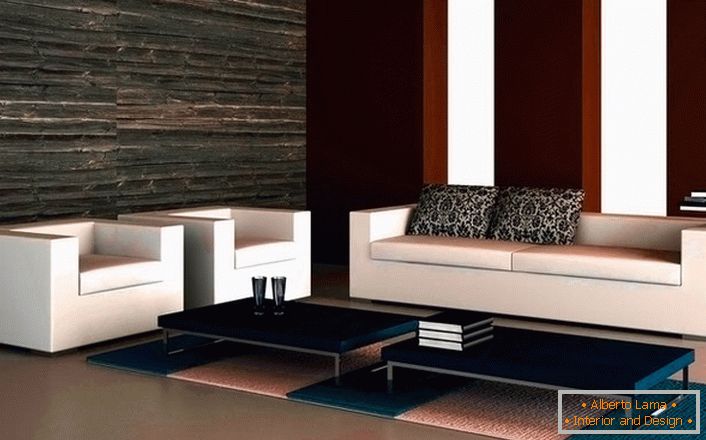 A nappali tervezésének tervezése high-tech stílusban. A két karosszék nélküli lakonikus kanapé harmonikusan minimalista stílusban néz ki. 