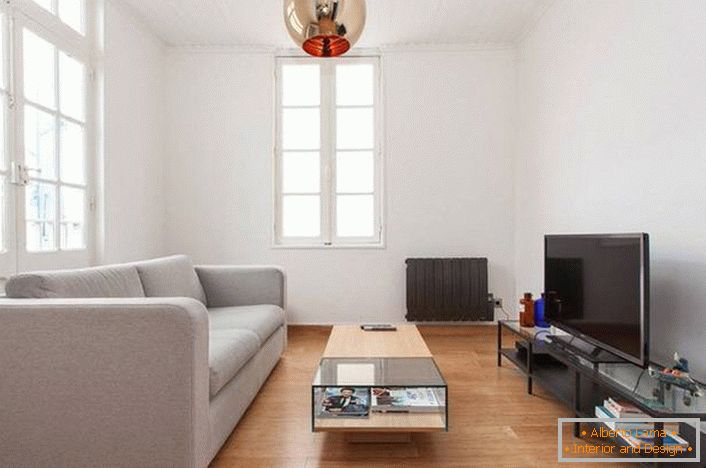 A csúcstechnológiájú kis kanapé a minimalizmus vagy a művészettörténet stílusában is használható.