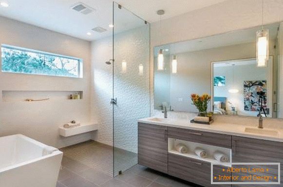 Modern fürdőszoba egy magánház tervezésében