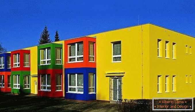 A ház homlokzatának színes megoldása фото