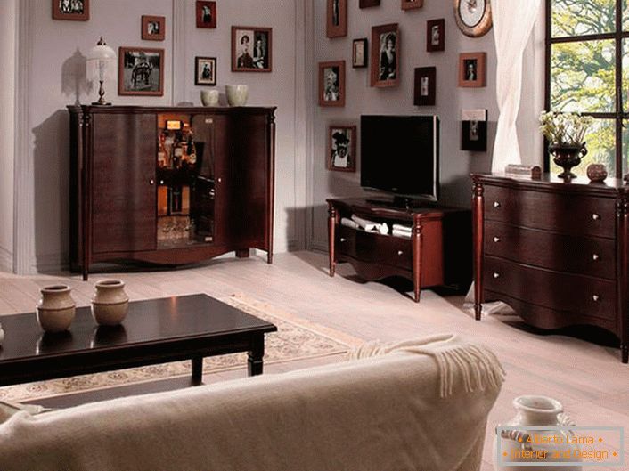 Bútorok vendégszobának a Wenge stílusban. A kontrasztos szín kiemelkedően kedvelik a könnyű felület hátterében.