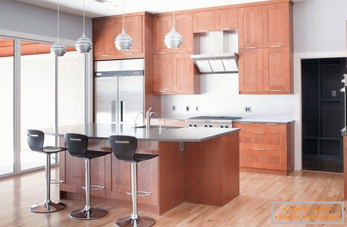 A fém és fa kombinációja egy modern konyhában