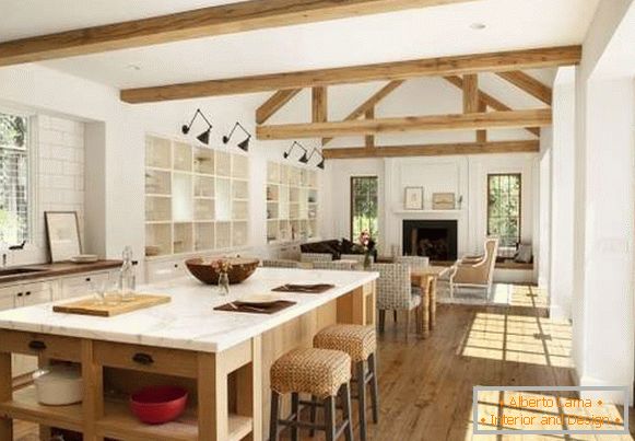 Belsőépítészet egy vidéki házban - egy fotó egy kombinált konyha és egy nappali