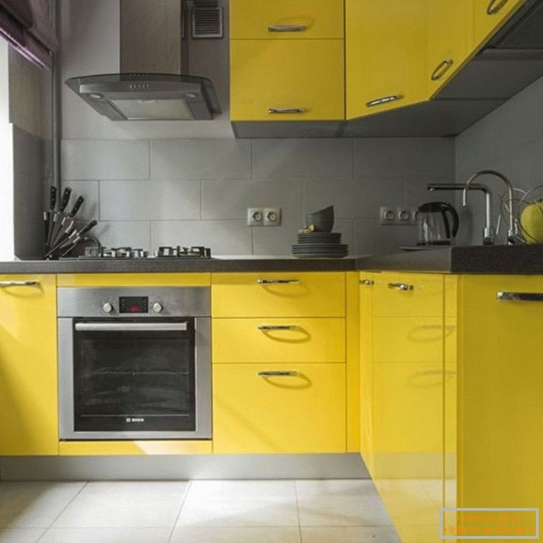 Sárga bútorok a konyhában