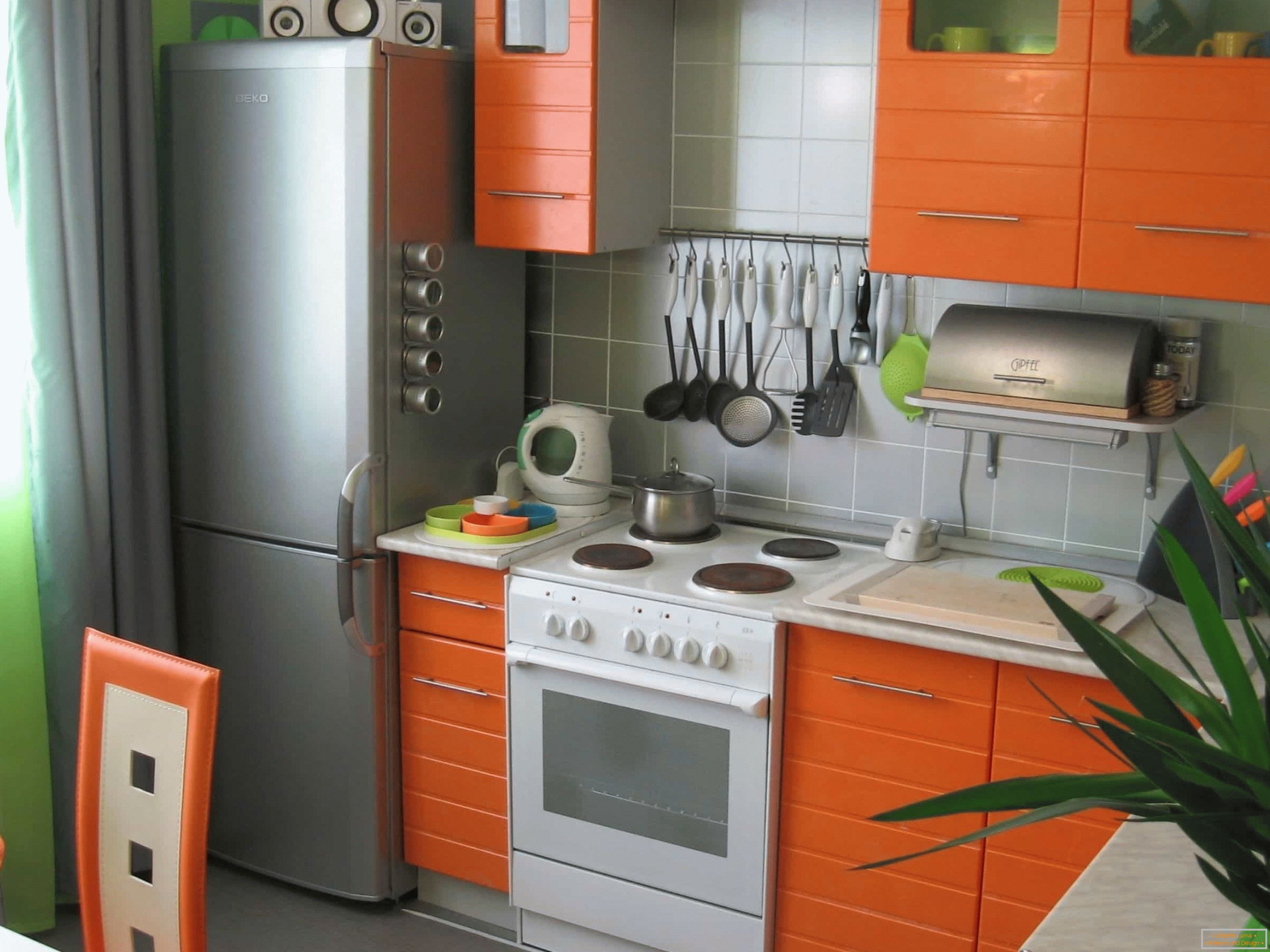 Narancssárga konyha kis területen