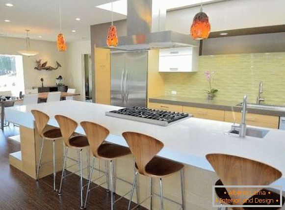 Modern konyhák kialakítása magánházban - fénykép az ebédlőből