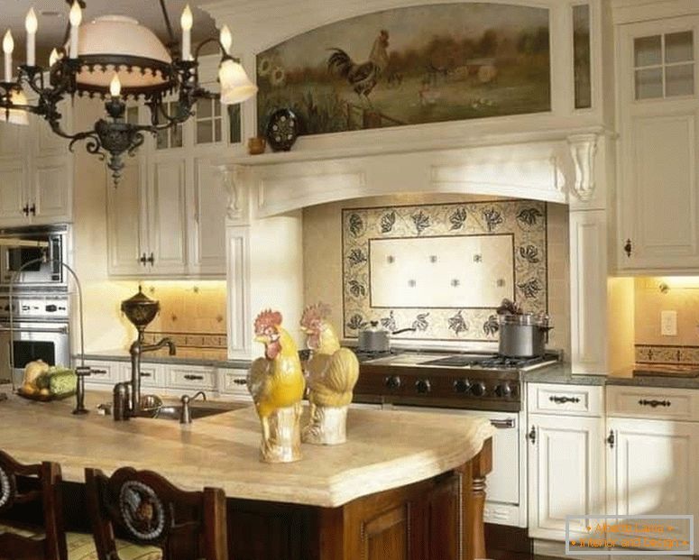 Gyönyörű konyha rusztikus stílusban, a homlokzatokkal festett elemekkel