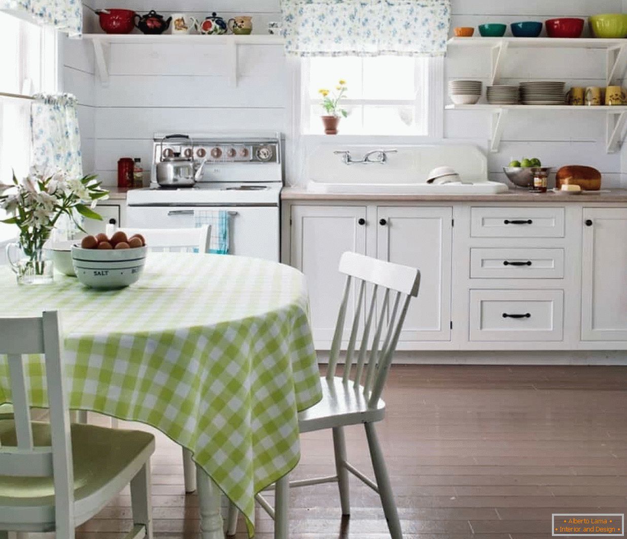 Könnyű konyha rusztikus dekor elemekkel
