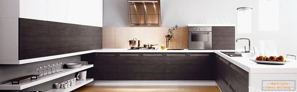 Fekete-fehér konyha modern stílusban alacsony polcokkal a pasuda tárolására