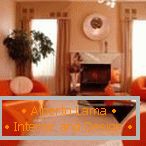 Narancs karosszékek és egy kanapé a nappaliban