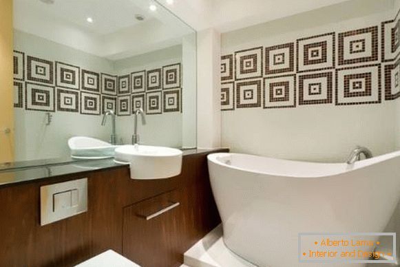 A kombinált fürdőszoba dizájnja a luxus stílusában