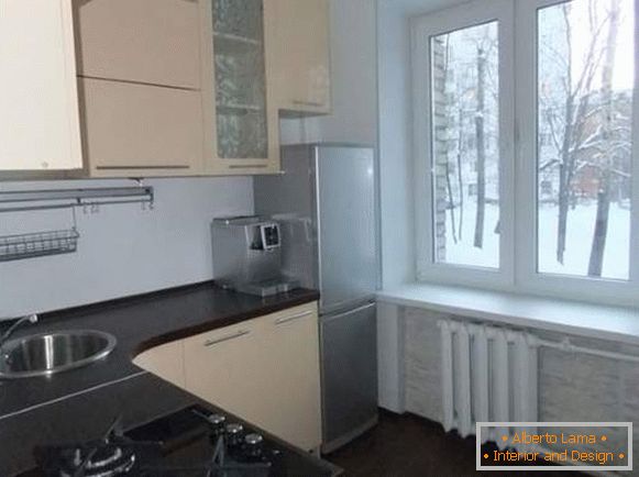 Kis apartmanok tervezése Khrushchev - egy kis konyha 5 négyzetméter