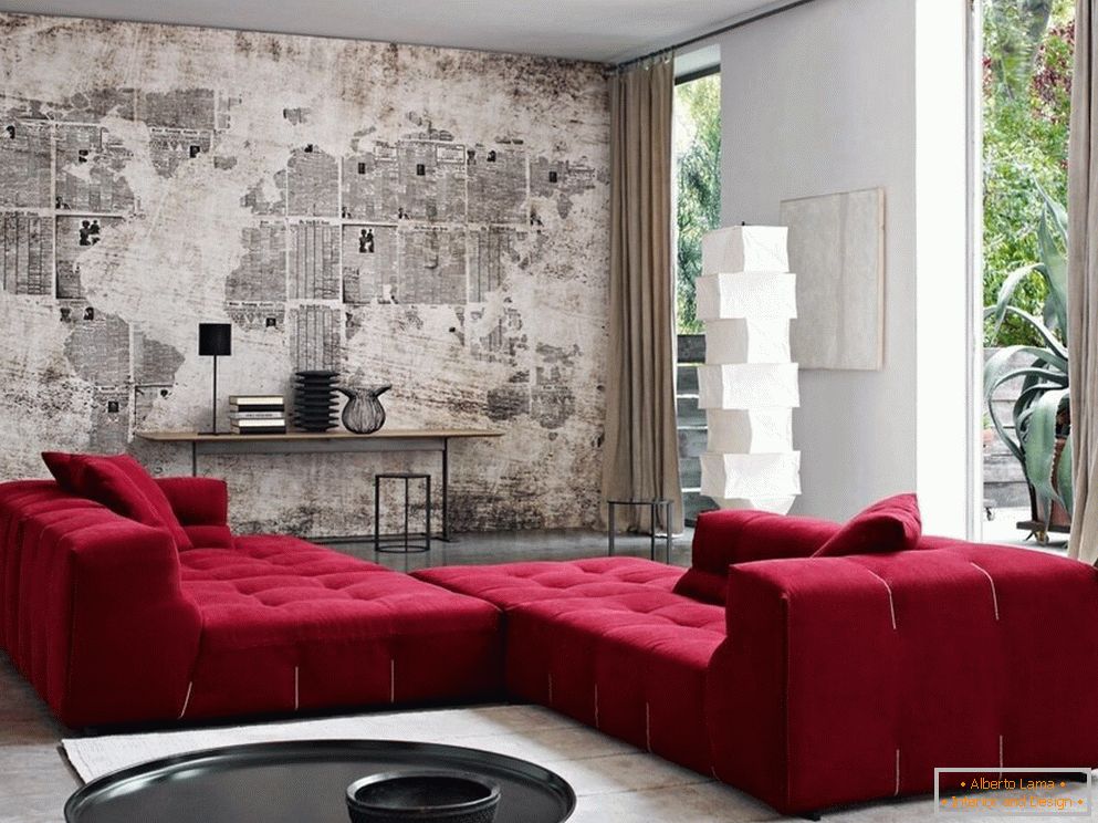 Piros kanapé a nappaliban