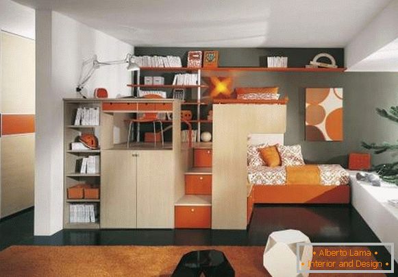 Egy egyszobás apartman kialakítása egy iskolás gyermekével - egy munkahely a fotón