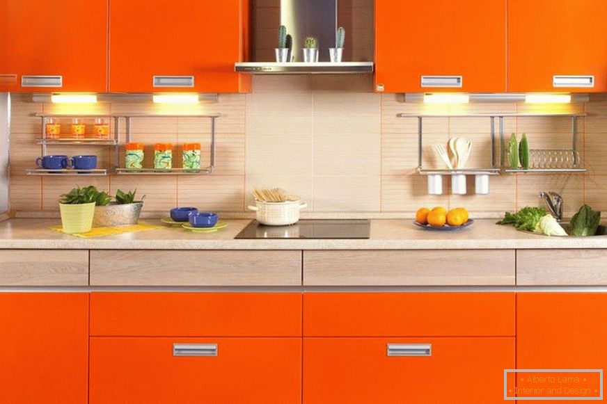 A narancssárga konyha díszítése a lakásban