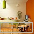 Narancssárga fal a modern konyhában