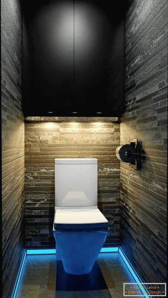 Eredeti világítás egy kis WC-vel, lógó szekrénnyel
