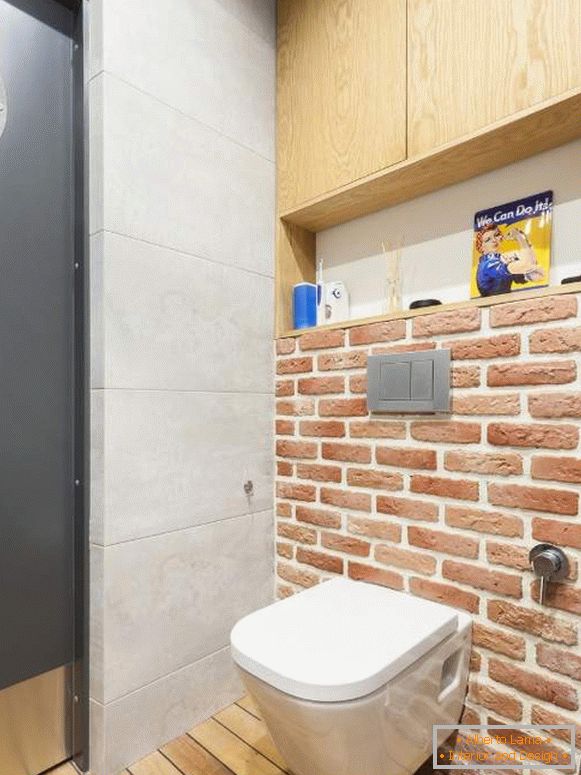 Kis WC kialakítása - a tetőtéri stílusban készült fénykép